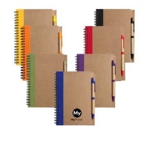 Spiraalnotitieboek | 100% gerecycled papier | 17,9 x 13,1 cm | 120 gelinieerde pagina’s | Met balpen