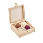 Pralines | 4 pieces | Wooden box | 94 x 94 x 37 mm | Whole milk powder