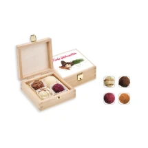 Pralines | 4 stuks | Houten doos | 94 x 94 x 37 mm | Vollemelkpoeder