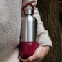 noma noma Thermoflasche  | Recycelter Edelstahl | 1L | Für kohlensäurehaltige Getränke | Mit einer kostenlosen Bio-Baumwolltasche