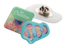 Badge | Moyen | Épingle métallique | Carré ou ovale | Impression incluse | Fabriqué dans l'UE