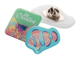 Badge | Medio | Spilla di metallo | Quadrata o ovale | Stampa inclusa | Prodotto nell'UE