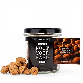 Kruid nootvoorraad in pot
