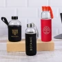 Trinkflasche | Glas | 420 ml | Schraubverschluss mit Sicherung | Neoprenhülle | Trageschlaufe
