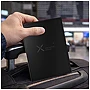 Reisepasshülle mit Smart-Tag | Leder und PVC | Apple Find My & Google Find My Device | Kabellos aufladbarer Akku | 10,5x14x1 cm