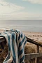 Strandtuch | GRS-zertifizierte recycelte Baumwolle 450 g/m² | 80x160 cm | Streifendesign | Hergestellt in Europa