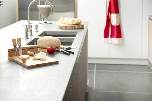 Käsebrett | Holz | 32.5x22.7cm | 5 Accessoires aus Edelstahl | Braun