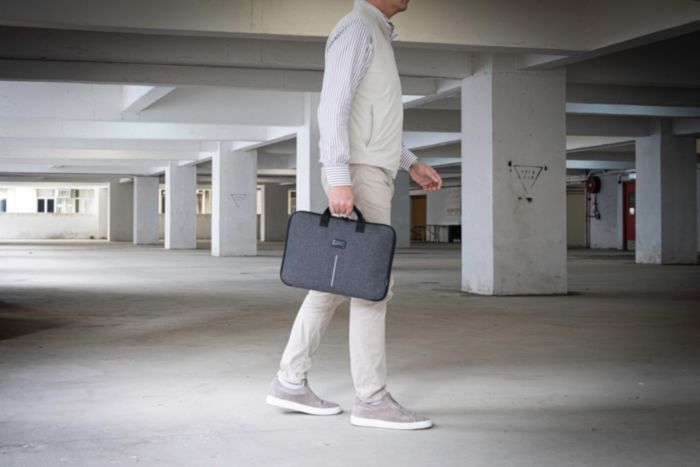 BrandCharger laptoptas | rPET | 37 x 3.5 x 26 cm | Water- en vlekafstotend | grijs BrandCharger laptoptas | rPET | 37 x 3.5 x 26 cm | Water- en vlekafstotend | grijs