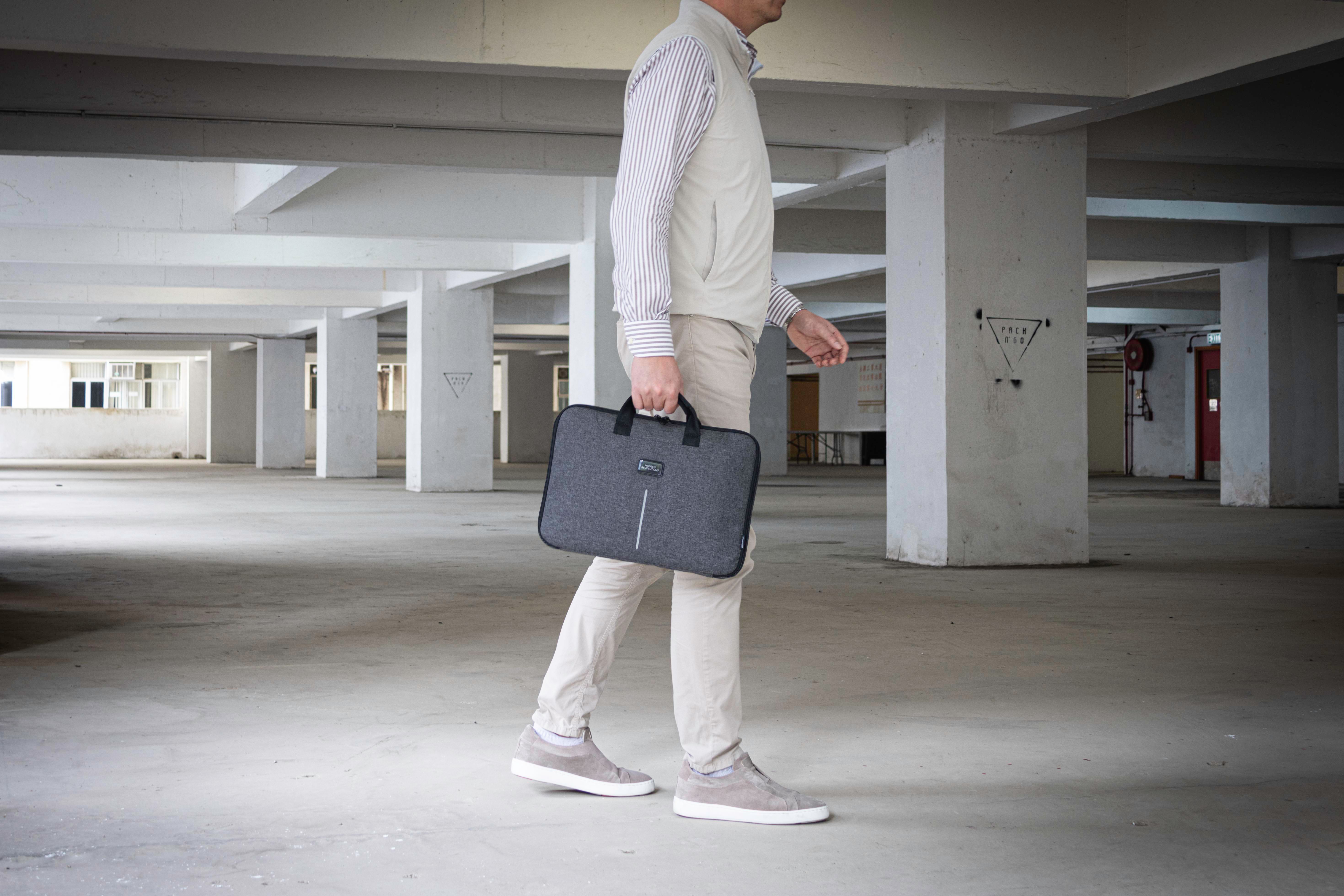 BrandCharger laptoptas | rPET | 37 x 3.5 x 26 cm | Water- en vlekafstotend | grijs BrandCharger laptoptas | rPET | 37 x 3.5 x 26 cm | Water- en vlekafstotend | grijs