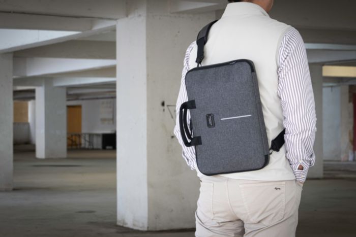 BrandCharger laptoptas | rPET | 37 x 3.5 x 26 cm | Water- en vlekafstotend | grijs BrandCharger laptoptas | rPET | 37 x 3.5 x 26 cm | Water- en vlekafstotend | grijs