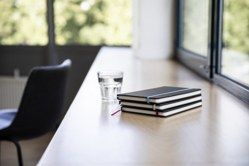 A5 notebook | 96 lined pages | Coloured elasticated closure | grey