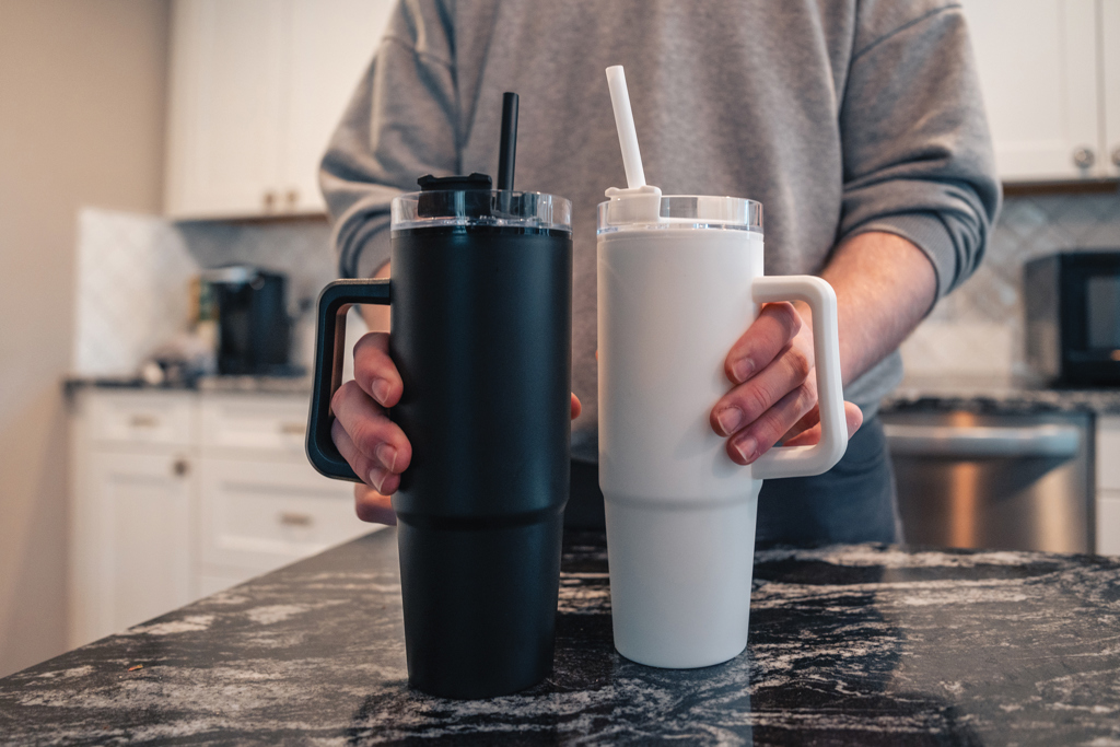 Gobelet avec poignée | PP recyclé | 900ml | Avec paille | Durable | noir Gobelet avec poignée | PP recyclé | 900ml | Avec paille | Durable | noir