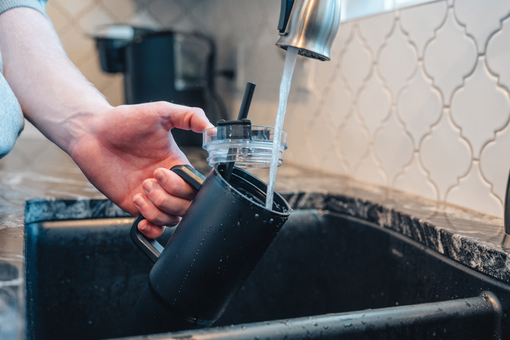 Mug isotherme | Acier recyclé | 800ml | Avec paille | Durable | noir