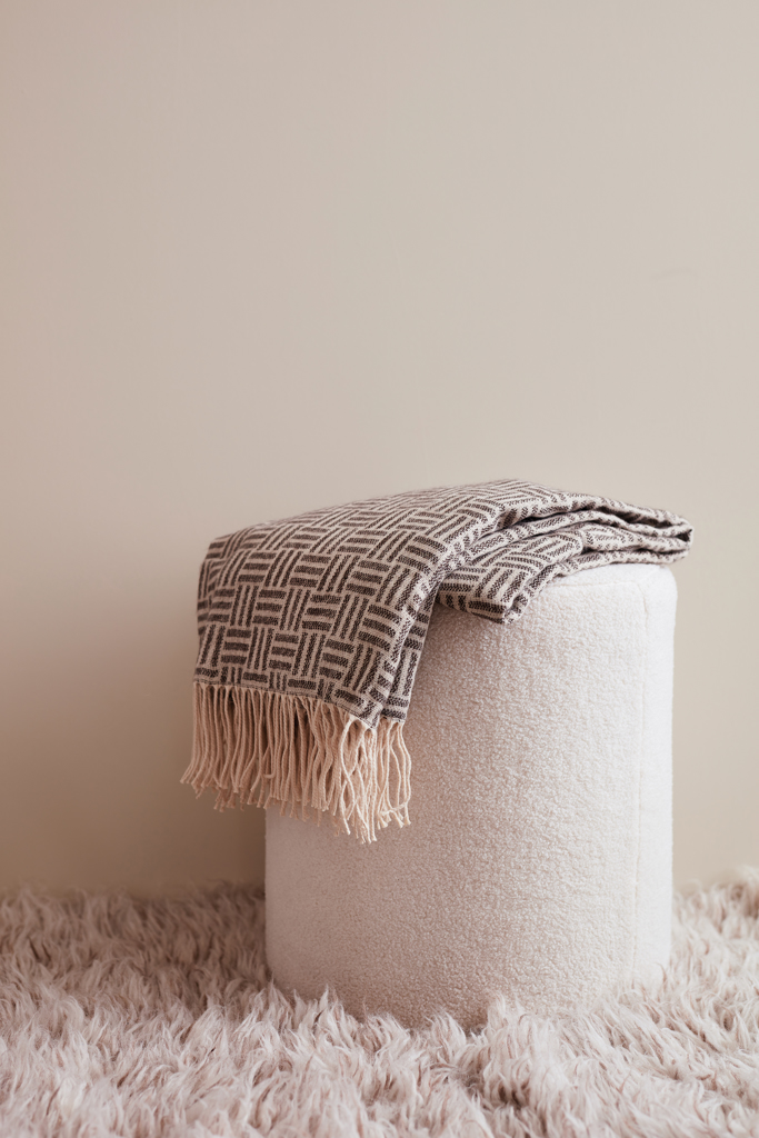 Geweven deken | Acryl | 130x170cm | Geometrisch ontwerp | zwart Geweven deken | Acryl | 130x170cm | Geometrisch ontwerp | zwart