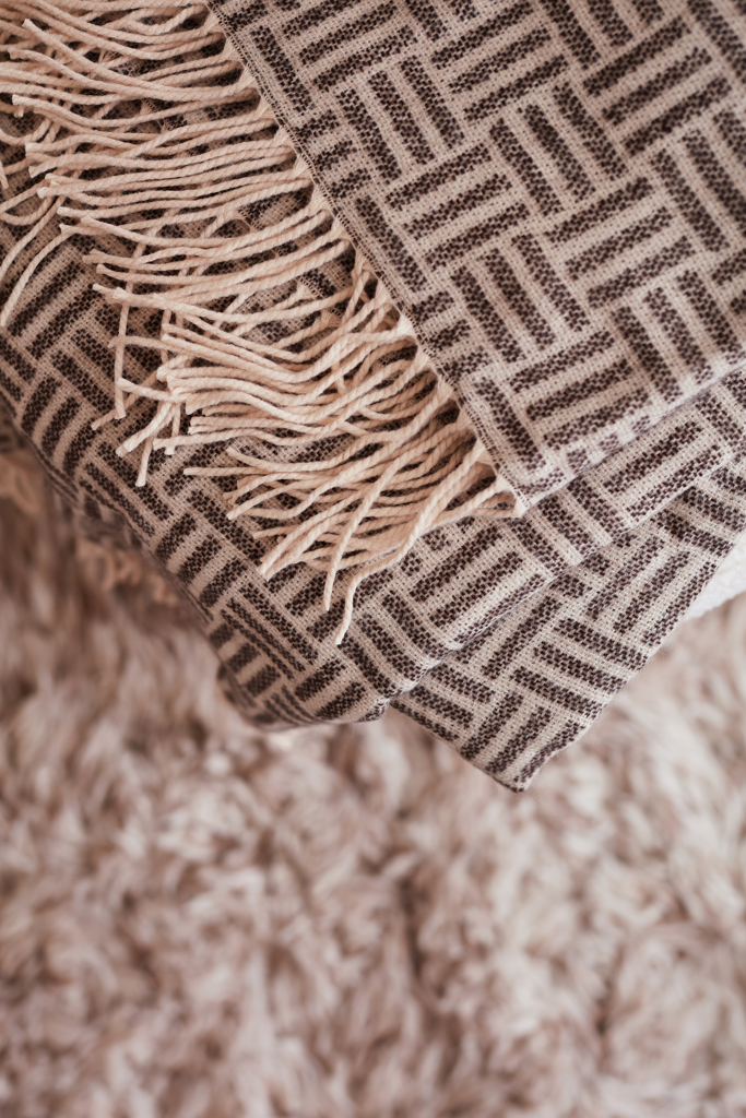 Geweven deken | Acryl | 130x170cm | Geometrisch ontwerp | zwart Geweven deken | Acryl | 130x170cm | Geometrisch ontwerp | zwart