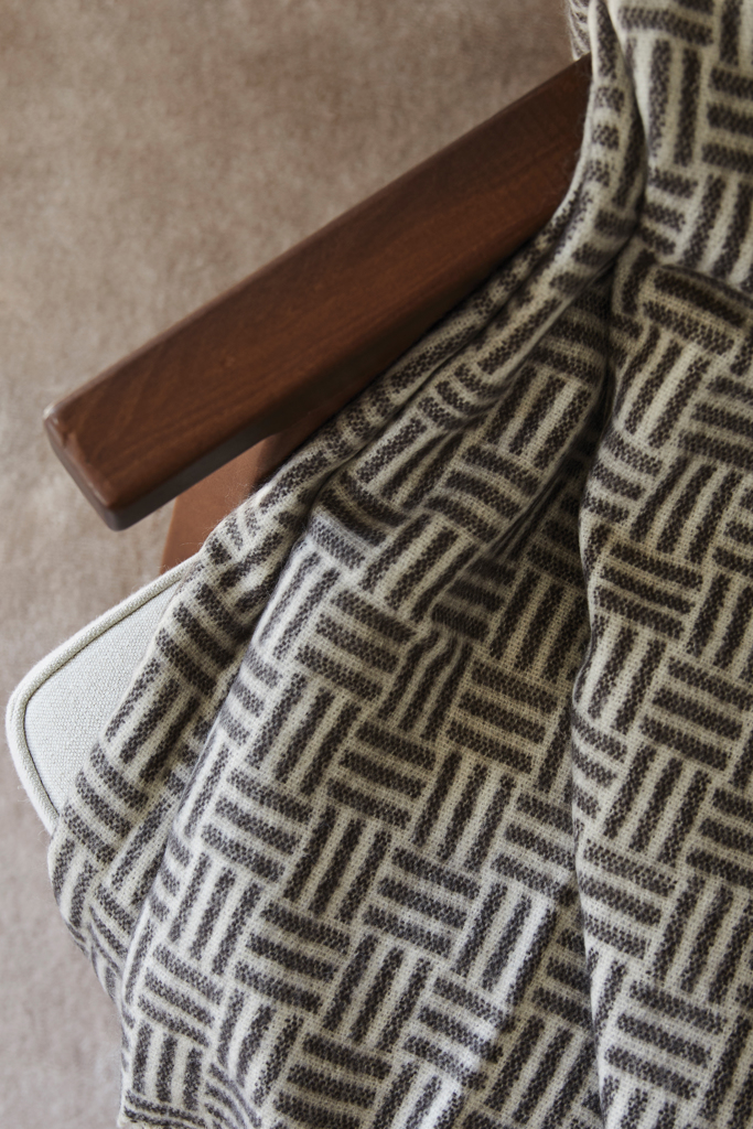 Geweven deken | Acryl | 130x170cm | Geometrisch ontwerp | zwart Geweven deken | Acryl | 130x170cm | Geometrisch ontwerp | zwart