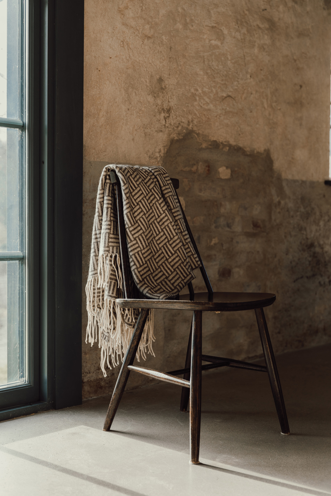 Geweven deken | Acryl | 130x170cm | Geometrisch ontwerp | zwart Geweven deken | Acryl | 130x170cm | Geometrisch ontwerp | zwart