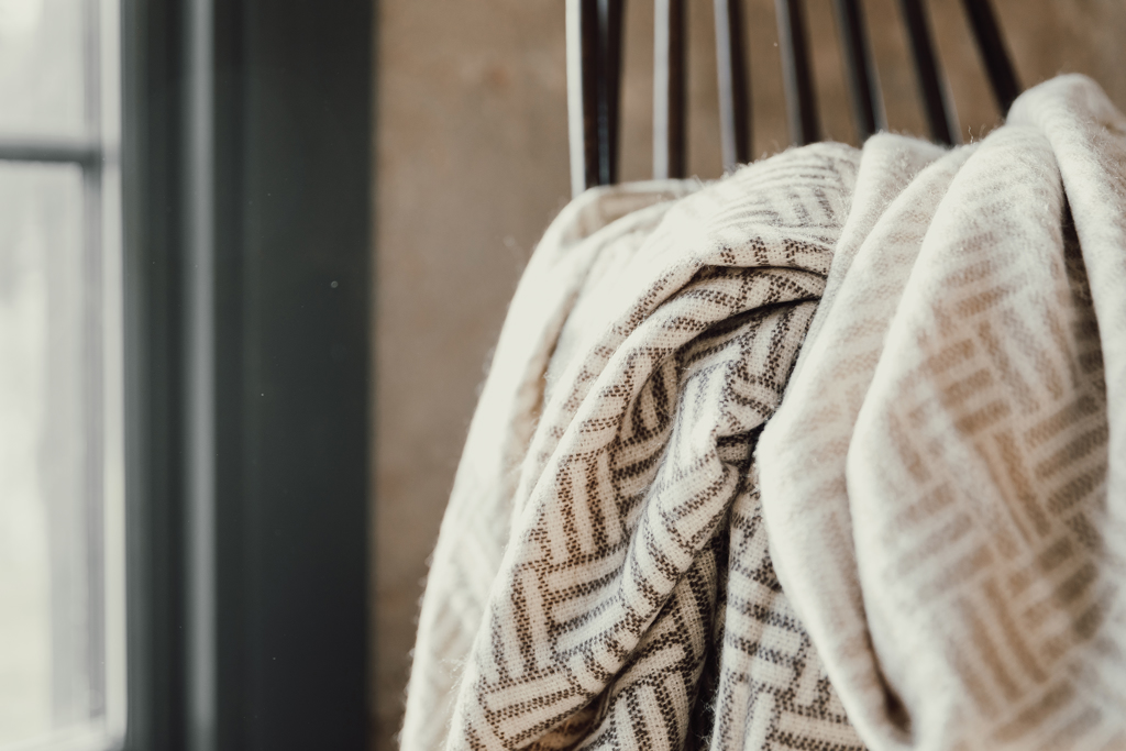 Geweven deken | Acryl | 130x170cm | Geometrisch ontwerp | zwart Geweven deken | Acryl | 130x170cm | Geometrisch ontwerp | zwart