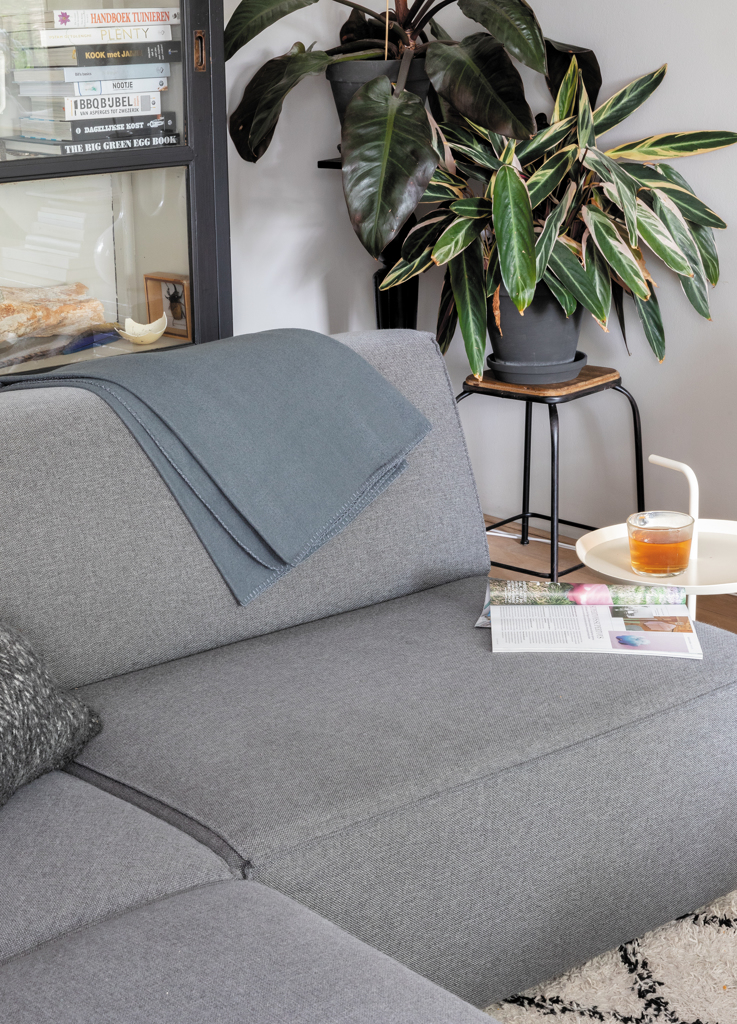 Deken | Fleece | 150x120 cm | Zakje met koord | antraciet Deken | Fleece | 150x120 cm | Zakje met koord | antraciet