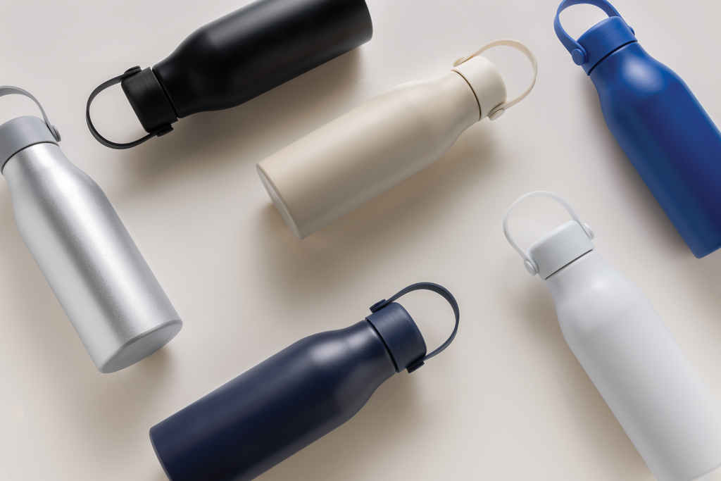 Waterfles | Gerecycled aluminium & siliconen | 680ml | Gemakkelijk mee te nemen | zilver Waterfles | Gerecycled aluminium & siliconen | 680ml | Gemakkelijk mee te nemen | zilver