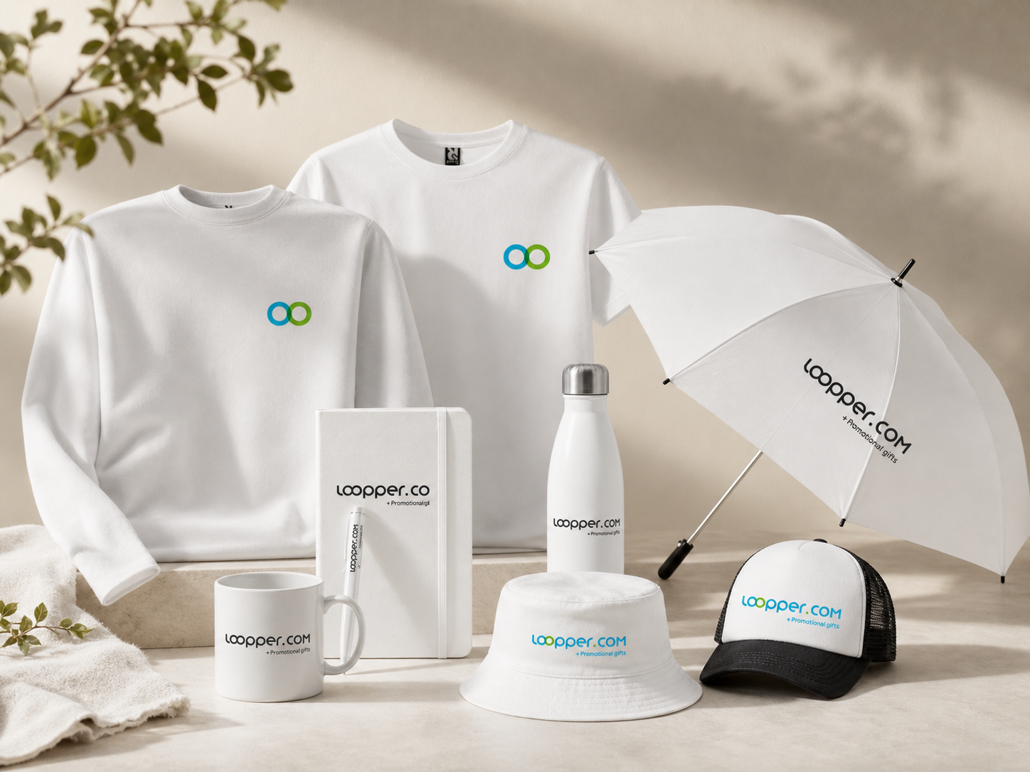 Merch box ouverte, welcome kit et coffret événementiel