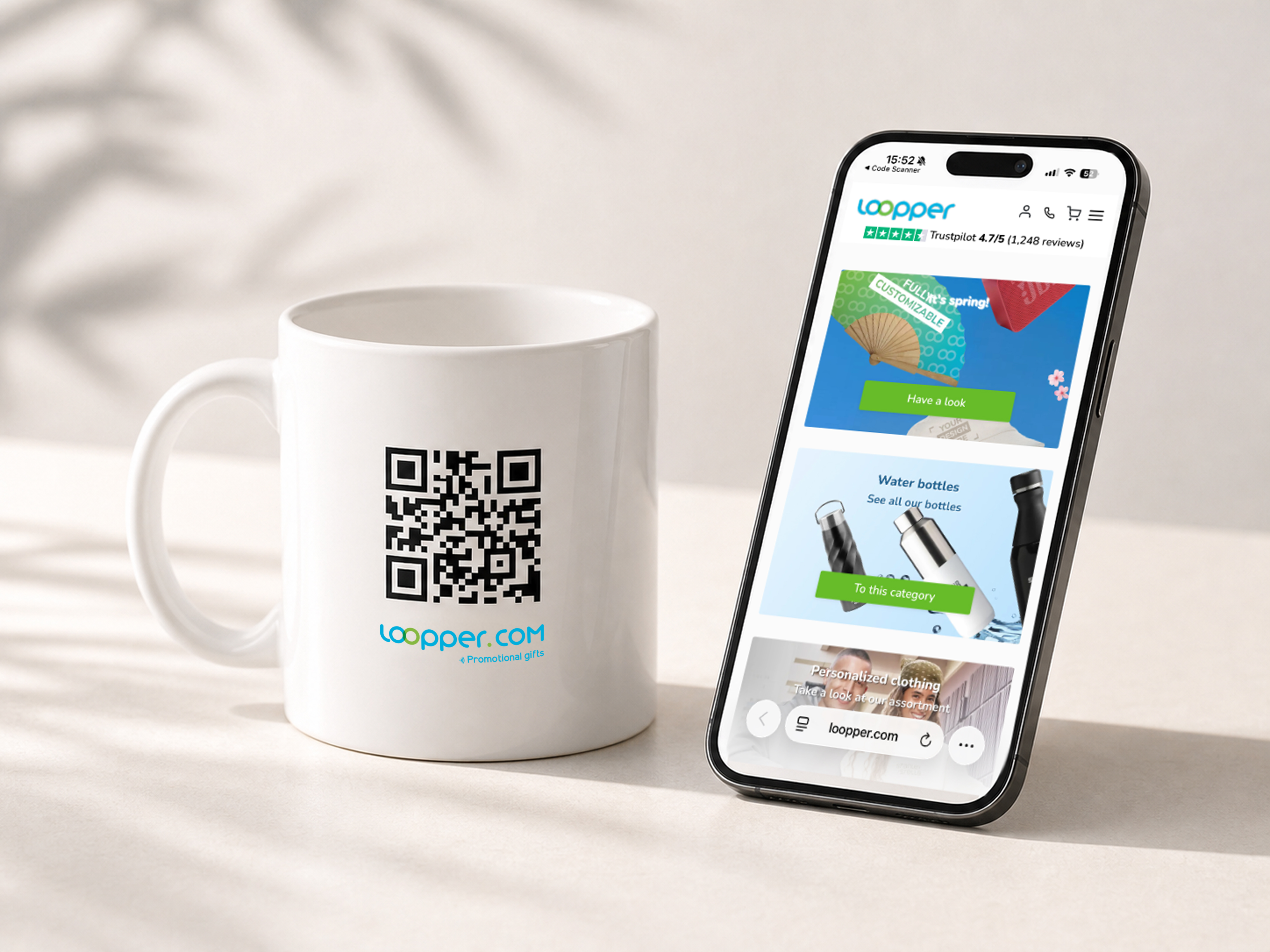 Carnet avec QR code, objet NFC et carte de visite phygitale