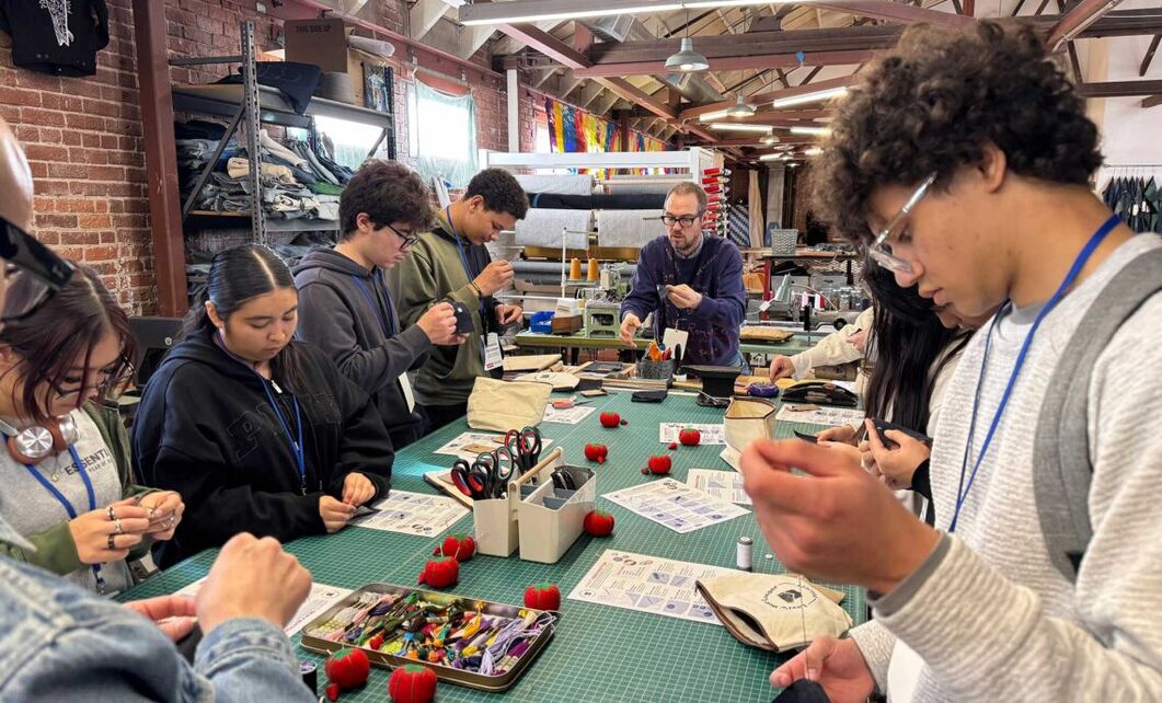 Atelier de réparation textile du Levi’s Wear Longer Project