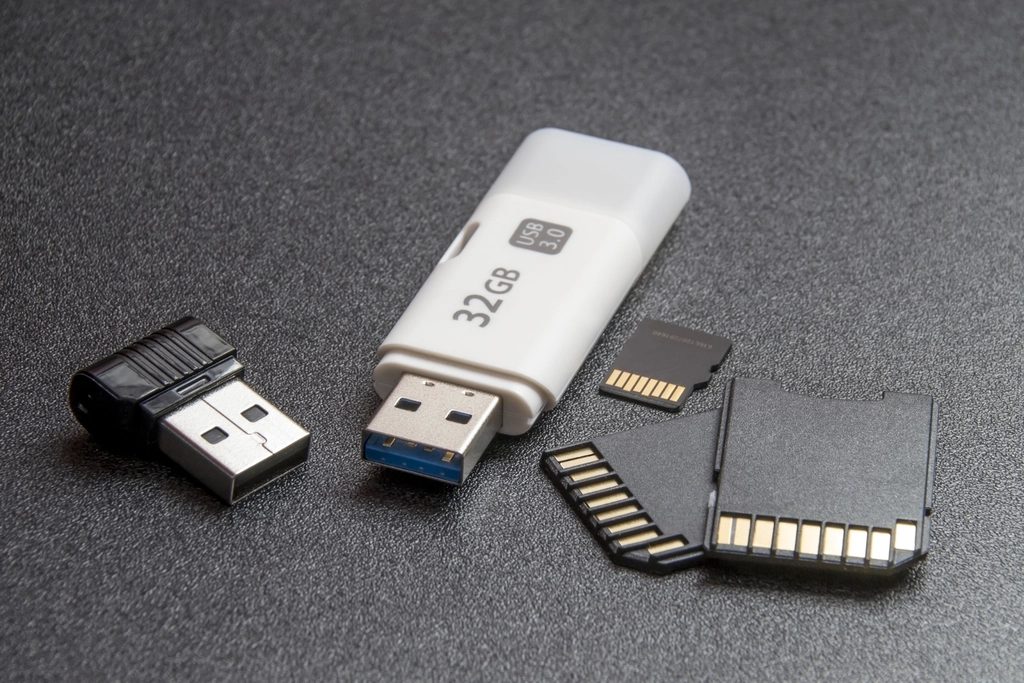 USB-Stick als Werbemittel mit Kartenleser und Speicherkarten